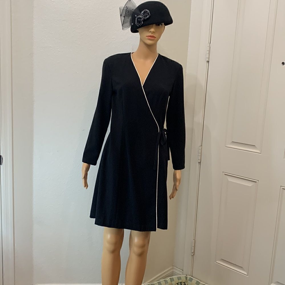 Harlow Dresses Sz 4 Black White Piping Mini Side Tie Wrap Long Sleeves Slimming - Picture 7 of 8